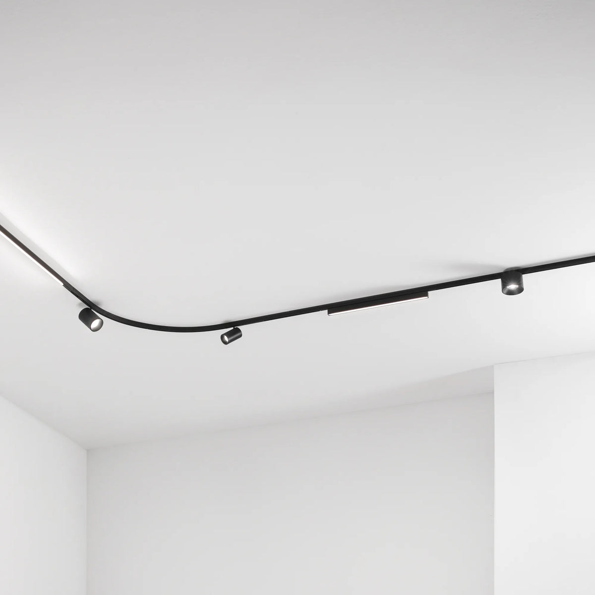 Modulo lineare Nexalume Edge 290 mm – 1400 lm – 3000 K – ambientazione del sistema Nexalume